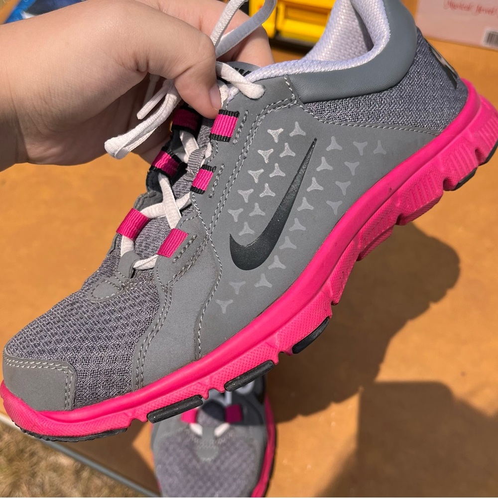 EUC Big girl Nike size 4.5, dark gray and pink.